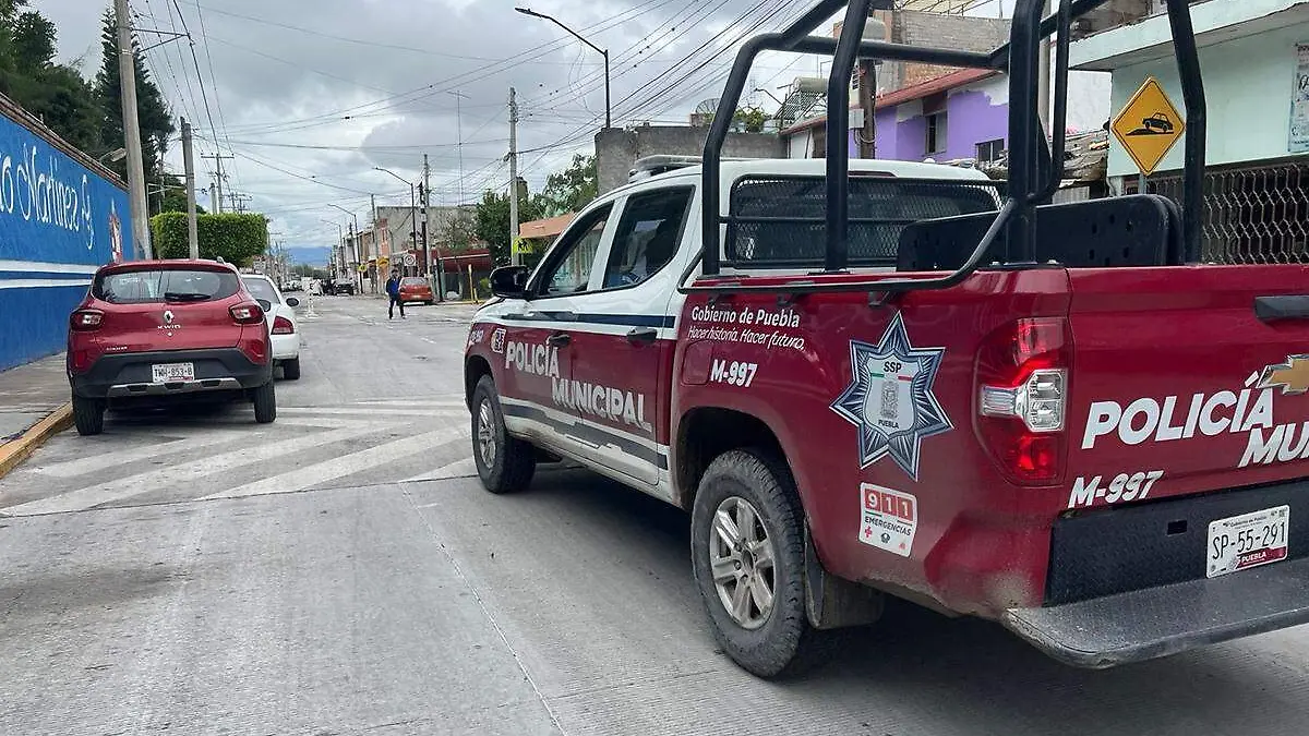 policias realizan recorrido en cercanias a una escuela en Tehuacan